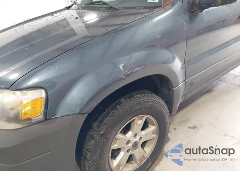 2005 Ford Escape Xls z USA, uszkodzony, nr VIN 1FMYU02Z25KA39635